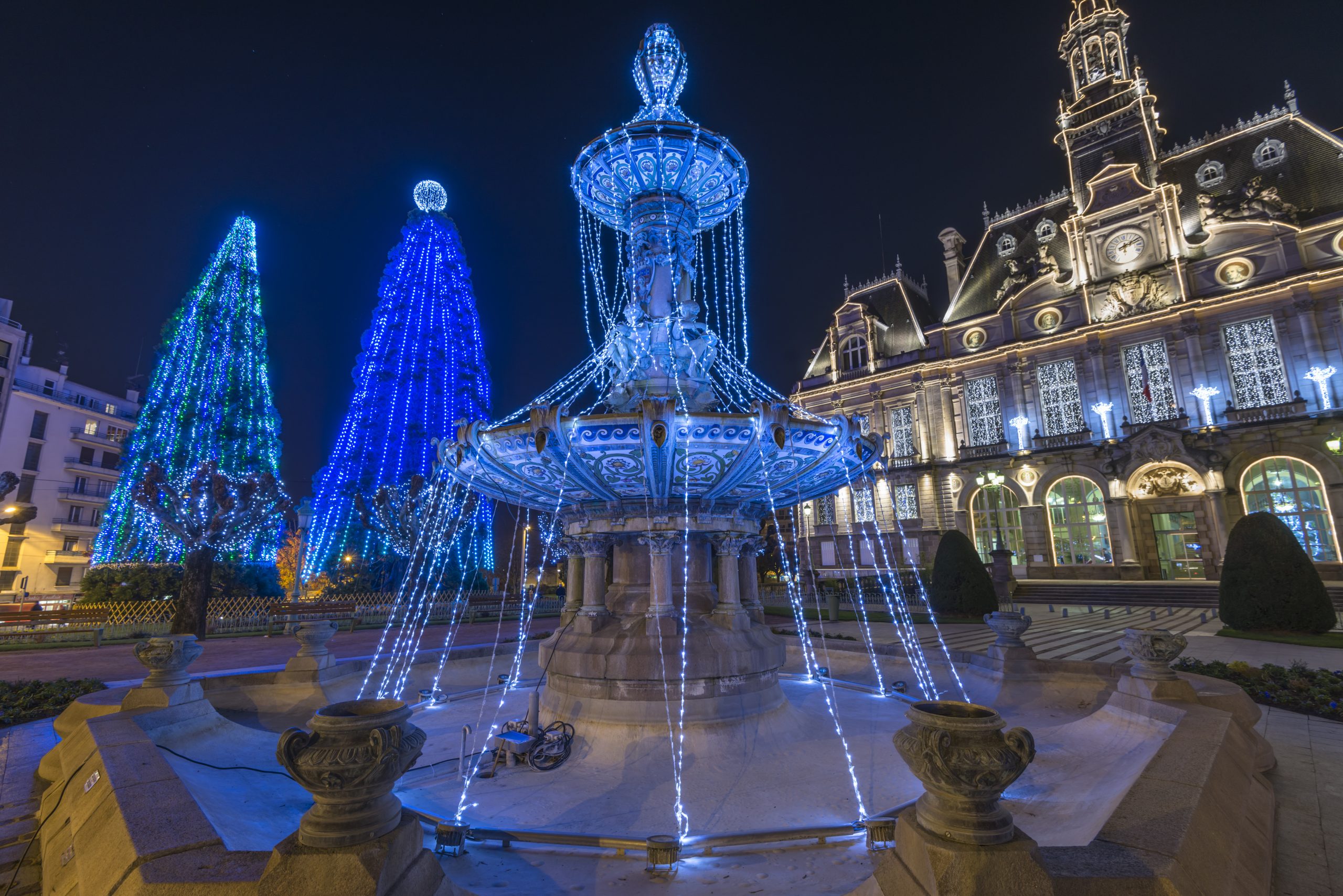 Hôtel de ville de Limoges illuminé pour Noël