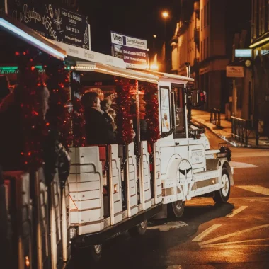 Petit train touristique, tuk-tuk et Bénédictine