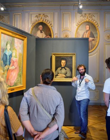Guía durante las visitas guiadas al Museo de Bellas Artes